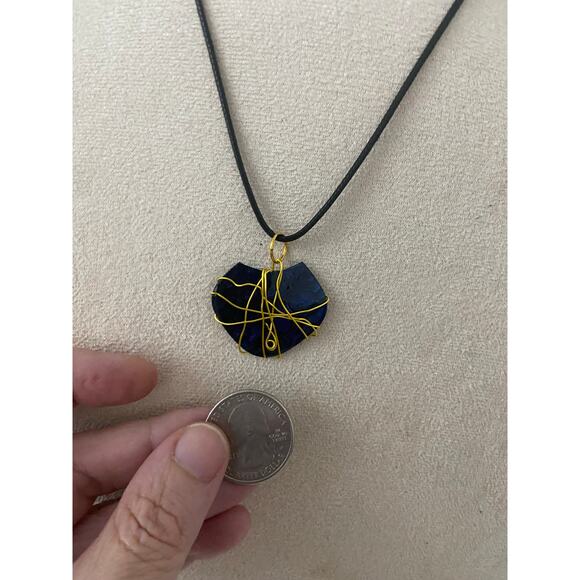 Blue shell pendant necklace - Picture 2 of 4